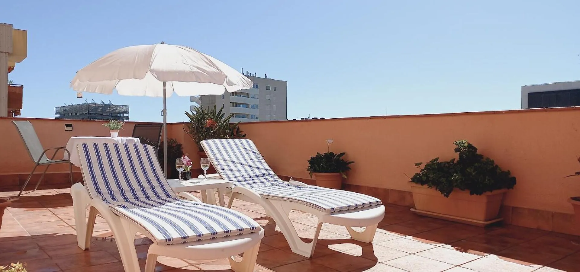 Sunny Penthouse Apartment L'Hospitalet de Llobregat