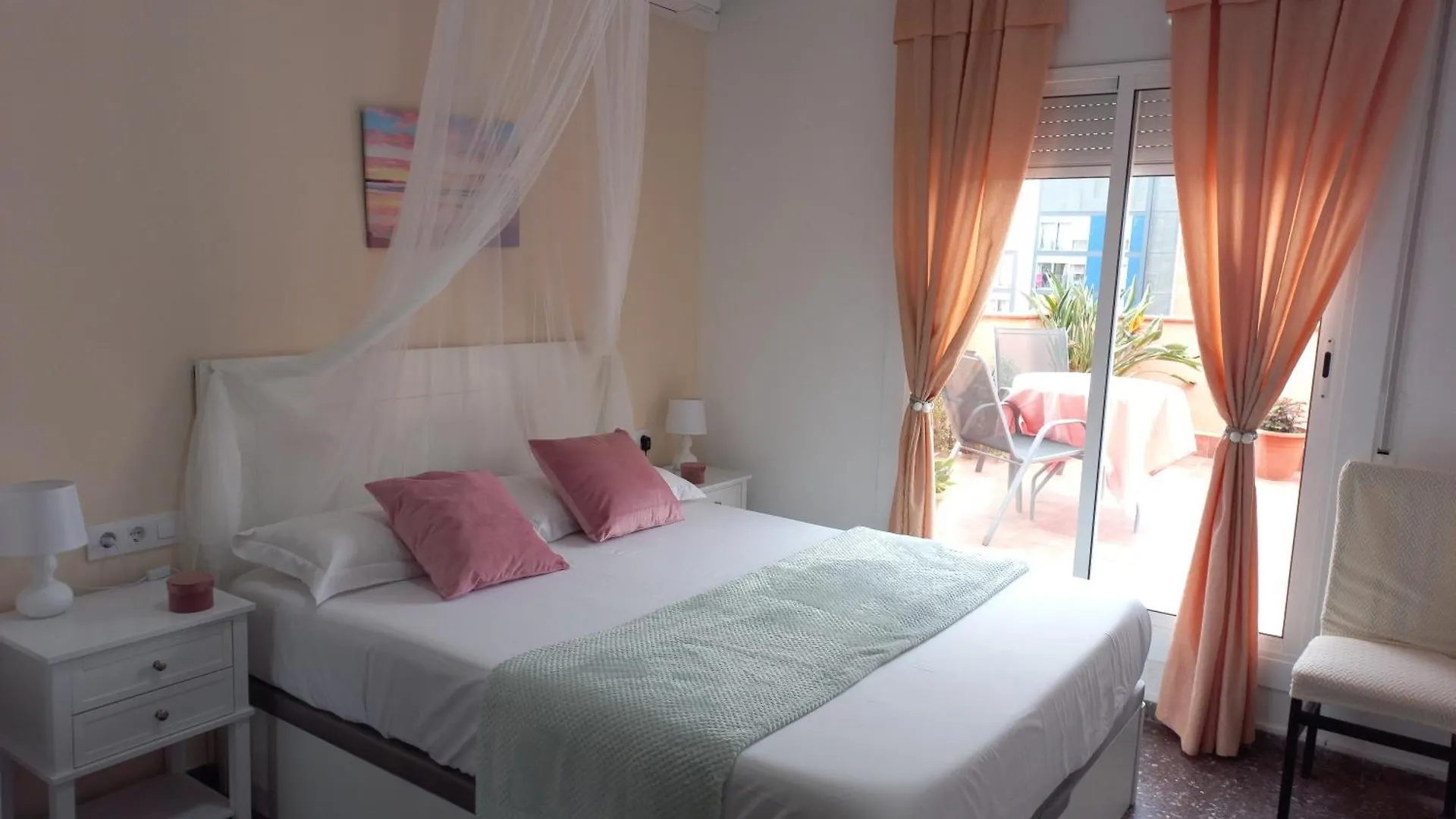 Sunny Penthouse Apartment L'Hospitalet de Llobregat